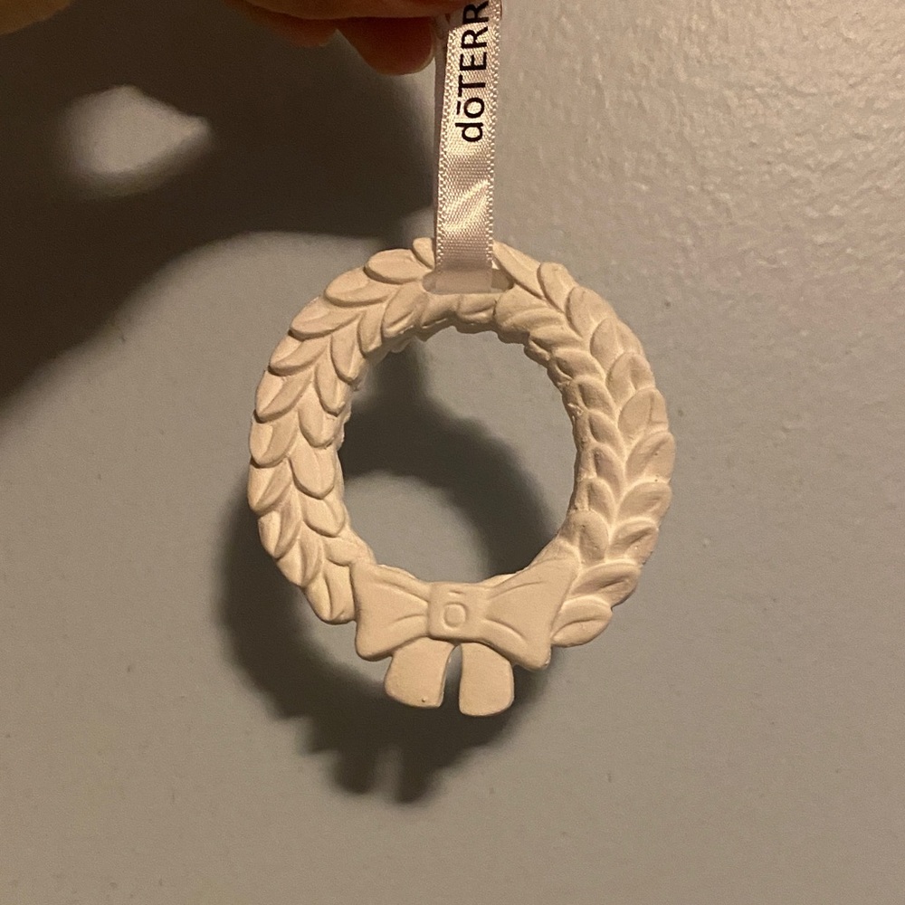 doTERRA Ceramic Wreath Ornament